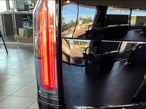 Used 2025 Cadillac Escalade V AWD/4WD image 23