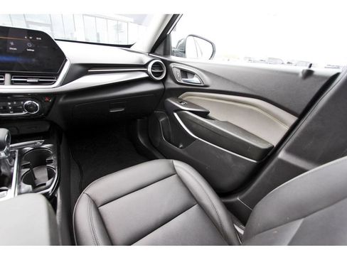 Used 2024 Chevrolet Trax ACTIV w/ Sunroof Package FWD image 11