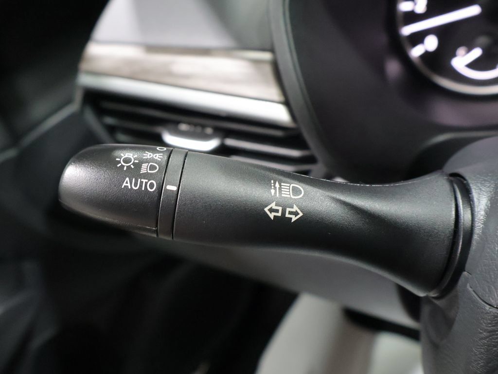 Used 2025 Nissan Altima 2.5 SV AWD/4WD image 38