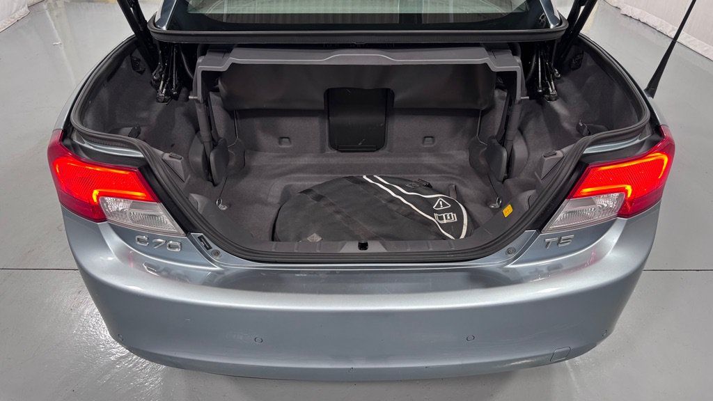 Used 2011 Volvo C70 T5 w/ Multimedia Pkg FWD image 34