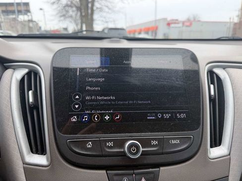 Used 2022 Chevrolet Malibu LT FWD image 32