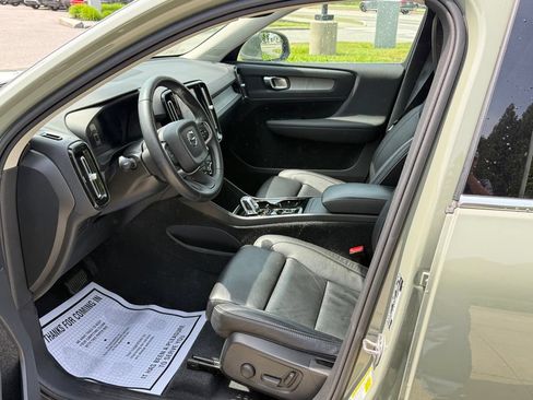 Used 2023 Volvo XC40 B5 Plus w/ Driver Assist Package AWD/4WD image 27