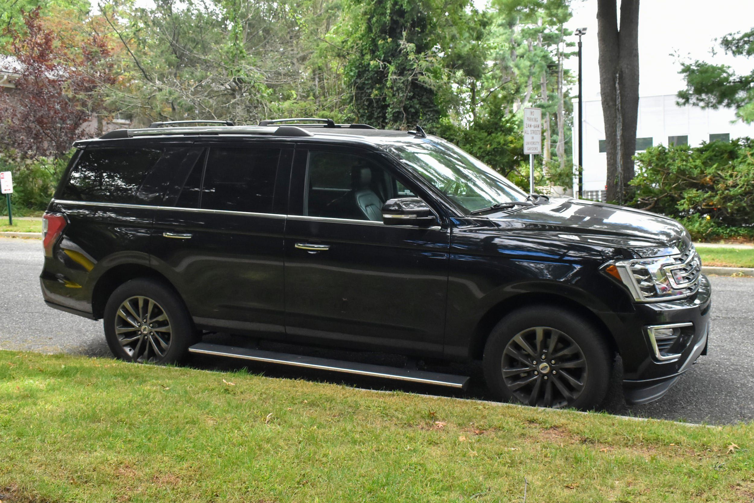 Used 2019 Ford Expedition Limited w/ Driver Assistance Package AWD/4WD image 9