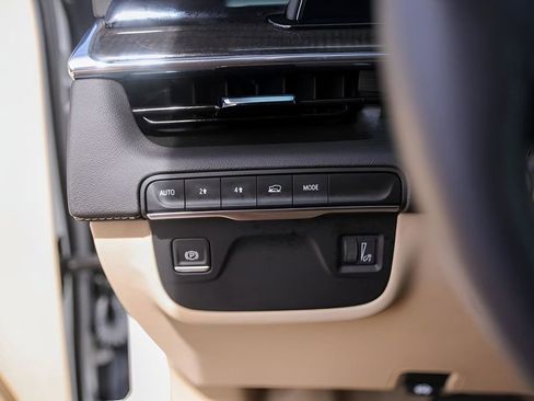 Certified 2024 Cadillac Escalade Premium Luxury image 15