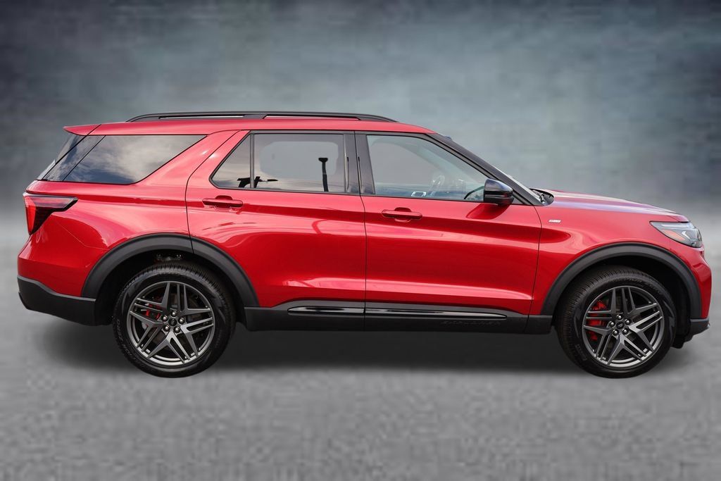 Used 2025 Ford Explorer ST-Line w/ Premium Package AWD/4WD image 2