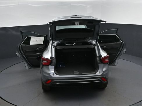 New 2026 Chevrolet Trax RS w/ Sunroof Package FWD image 47