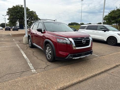 Used 2022 Nissan Pathfinder SL FWD image 3