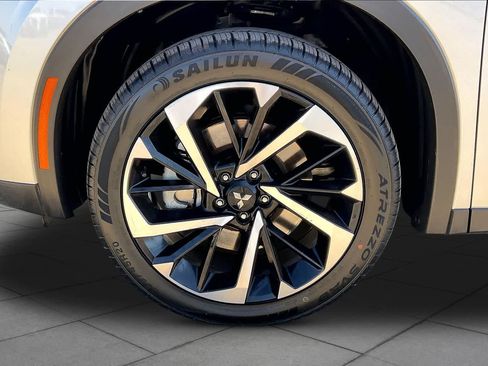 Used 2024 Mitsubishi Outlander SE FWD image 11