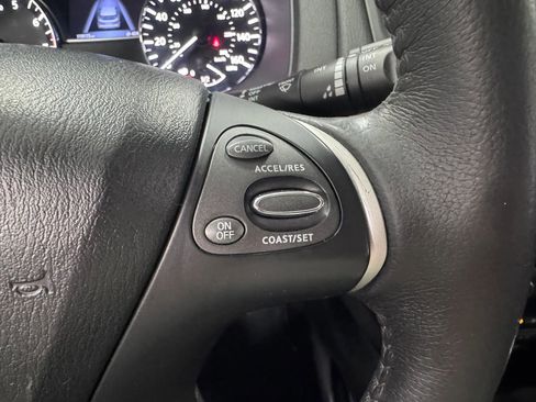 Used 2017 Nissan Pathfinder SV image 20