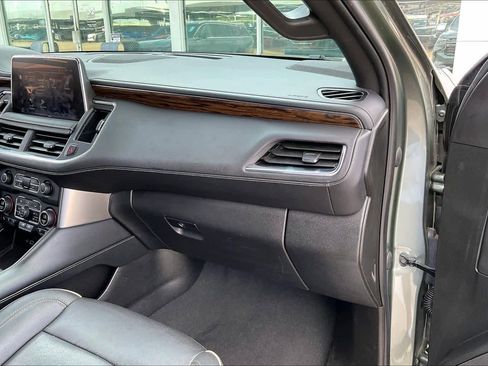 Used 2023 Chevrolet Suburban Premier RWD image 17