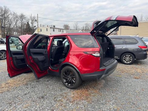 Used 2017 Land Rover Discovery SE image 9