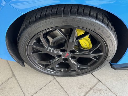 Used 2021 Chevrolet Corvette Stingray Premium Cpe w/ Z51 Performance Package image 16