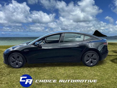 Used 2023 Tesla Model 3 Standard Range image 3