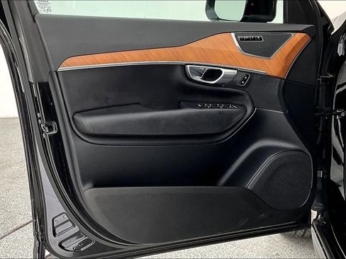 Used 2023 Volvo XC90 B6 Plus image 23