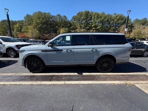 New 2025 Lincoln Navigator L Reserve w/ Jet Appearance Package image 4