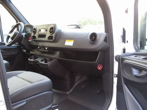 Used 2025 Mercedes-Benz Sprinter 2500 image 13