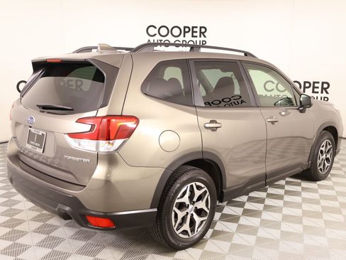 Used 2021 Subaru Forester Premium image 21