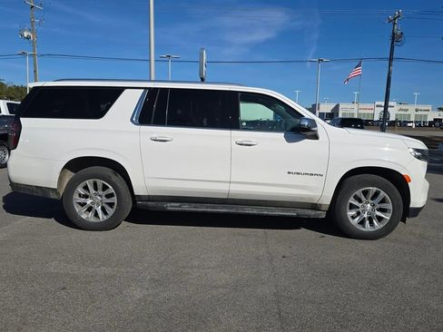 Used 2023 Chevrolet Suburban Premier image 2