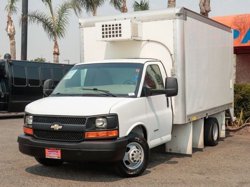 Used 2015 Chevrolet Express 4500 image 4