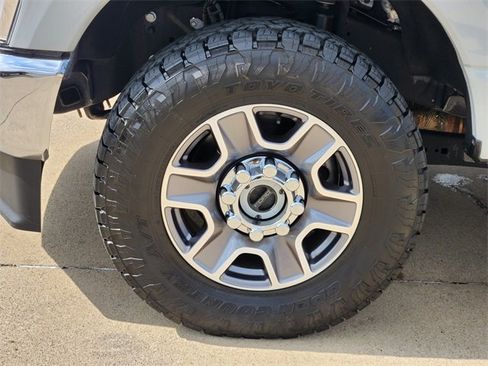 Used 2025 Ford F250 Lariat w/ FX4 Off-Road Package AWD/4WD image 18