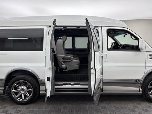 Used 2015 GMC Savana 2500 RWD image 7