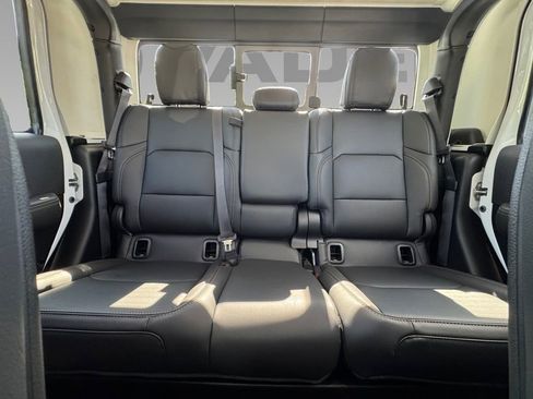 New 2025 Jeep Gladiator Sport image 18