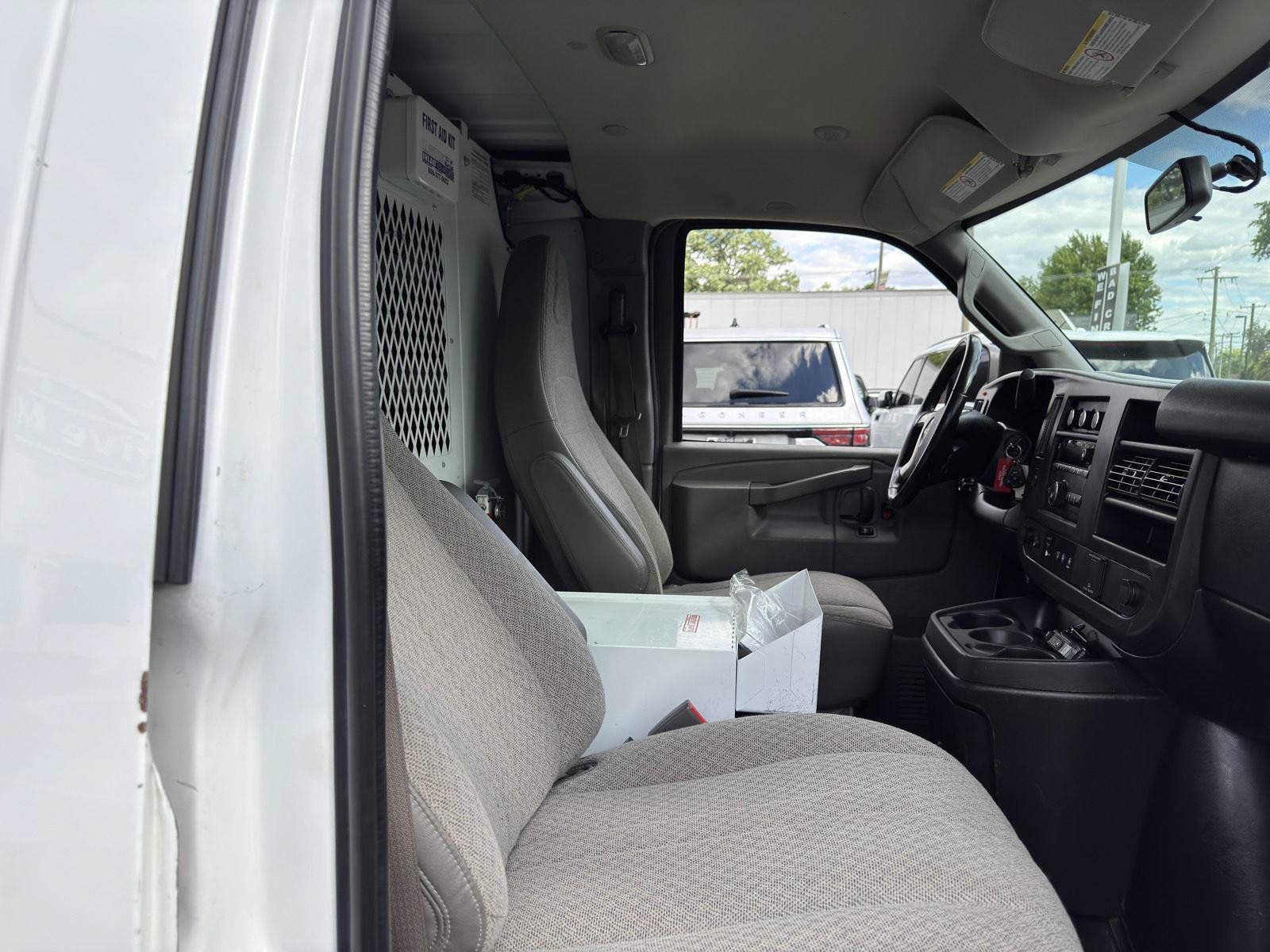 Used 2018 GMC Savana 3500 w/ Driver Convenience Package RWD image 30