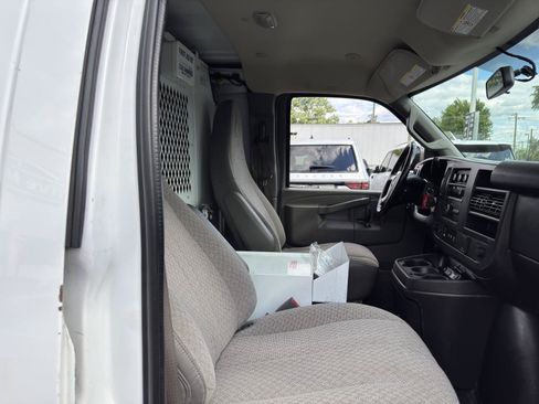 Used 2018 GMC Savana 3500 w/ Driver Convenience Package RWD image 30