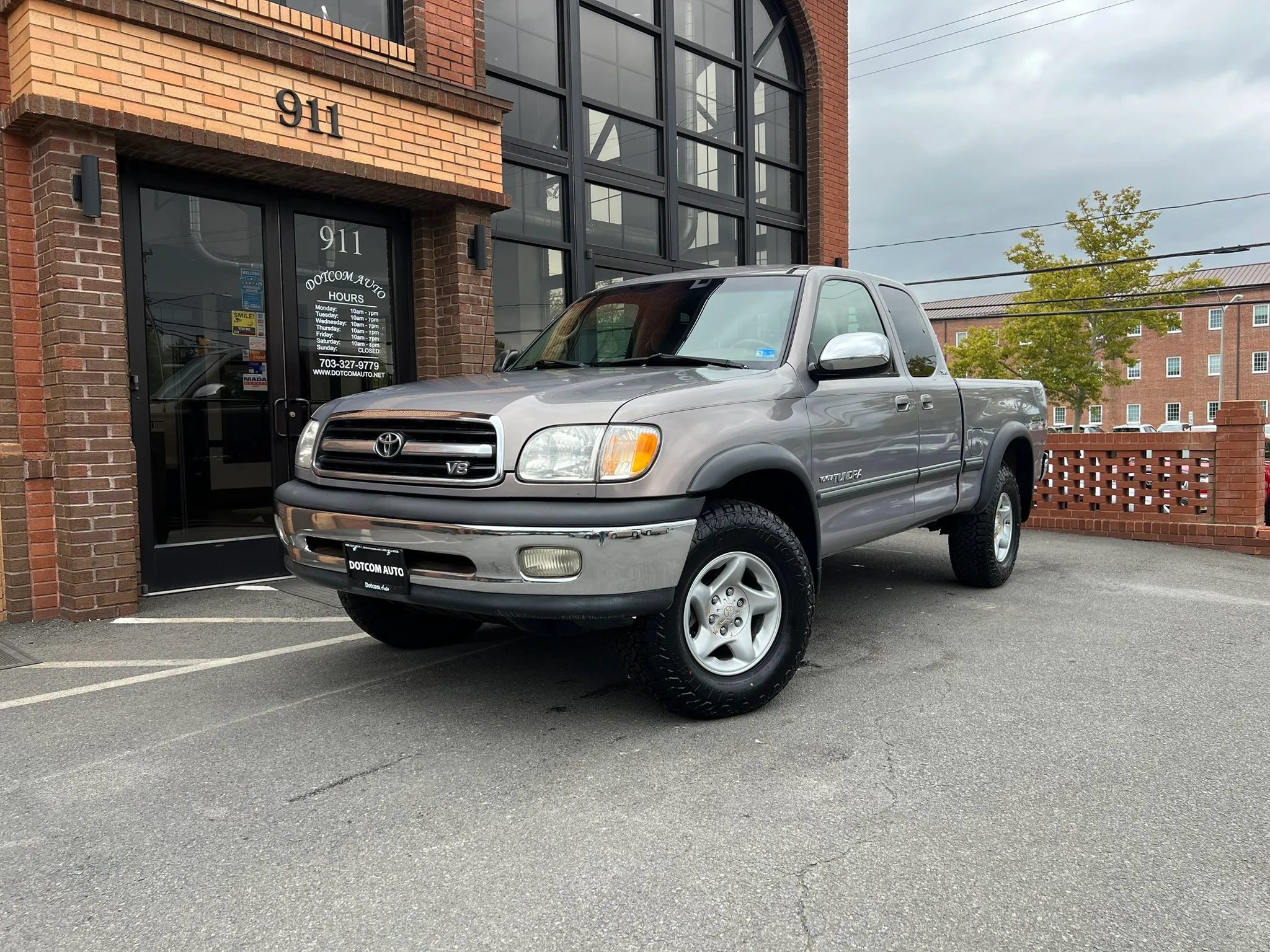 Used 2000 Toyota Tundra SR5 AWD/4WD image 2