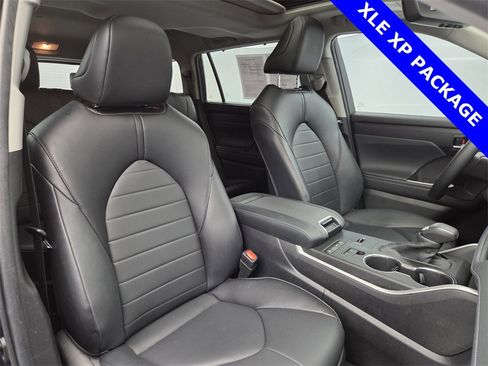 Used 2022 Toyota Highlander XLE image 10