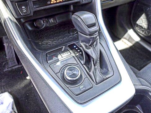 Used 2023 Toyota RAV4 LE AWD/4WD image 21