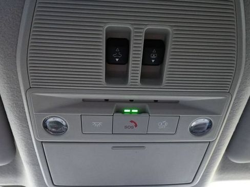 Used 2026 Nissan Kicks SR w/ SR Premium Package FWD image 43