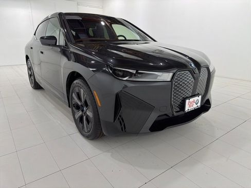 Used 2025 BMW iX xDrive50 w/ Premium Package image 7