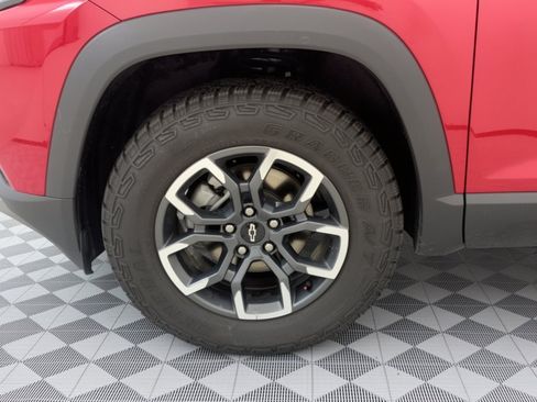 Used 2025 Chevrolet Equinox ACTIV w/ Safety and Technology Package AWD/4WD image 13