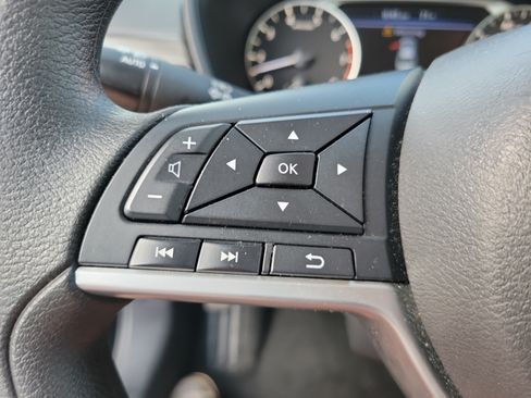 Used 2025 Nissan Altima 2.5 SV FWD image 21