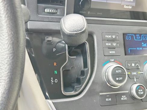 Used 2016 Toyota Sienna LE FWD image 13