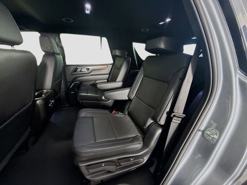 Used 2025 GMC Yukon Denali RWD image 25