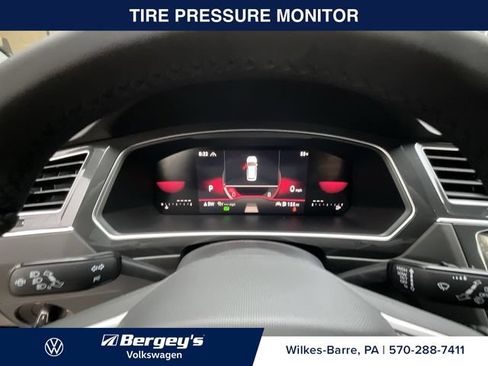 Certified 2024 Volkswagen Tiguan SE R-Line AWD/4WD image 9
