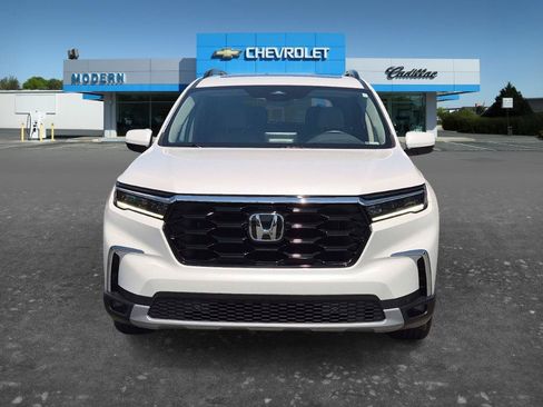 Used 2025 Honda Pilot Touring image 8