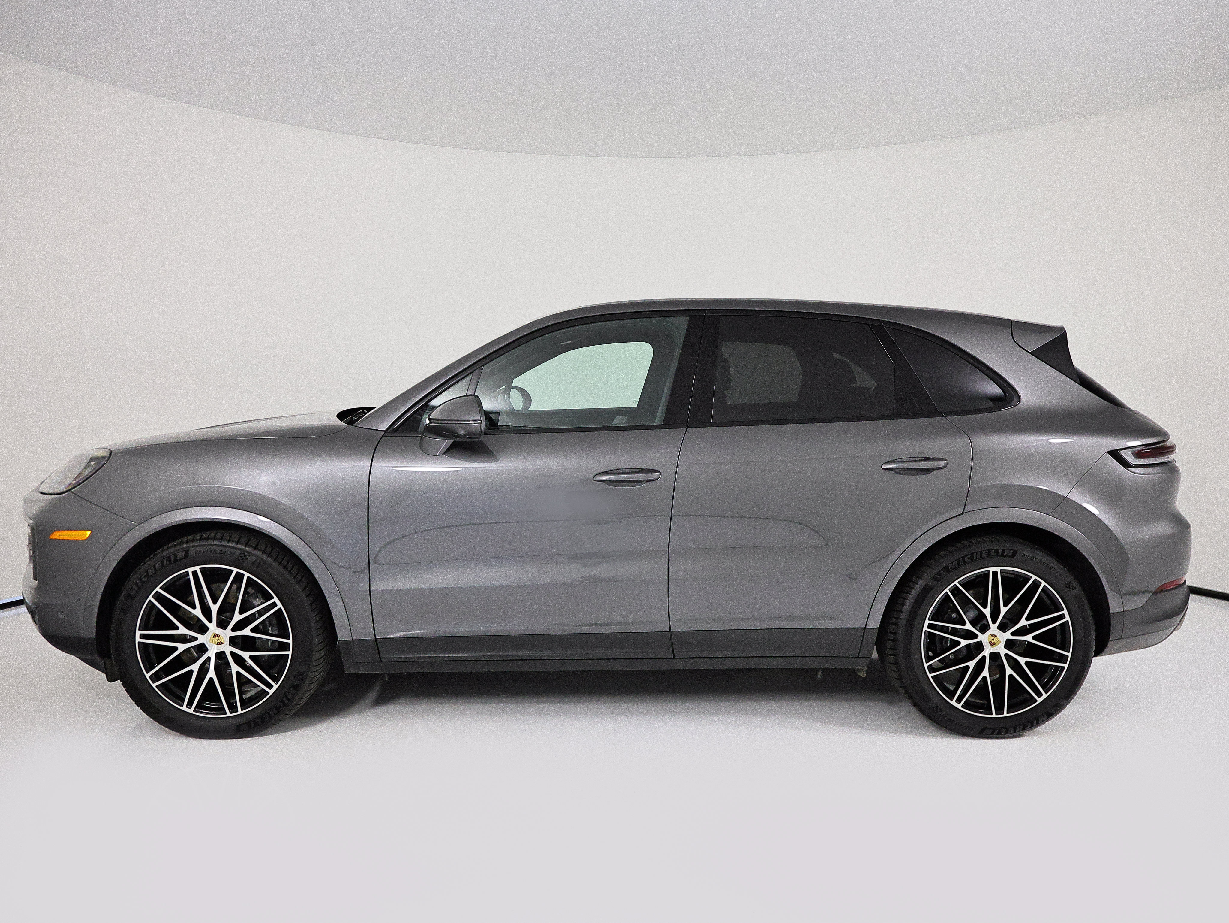 Used 2024 Porsche Cayenne AWD/4WD image 2