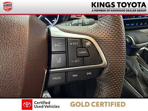 Certified 2024 Toyota Sienna Platinum FWD image 22