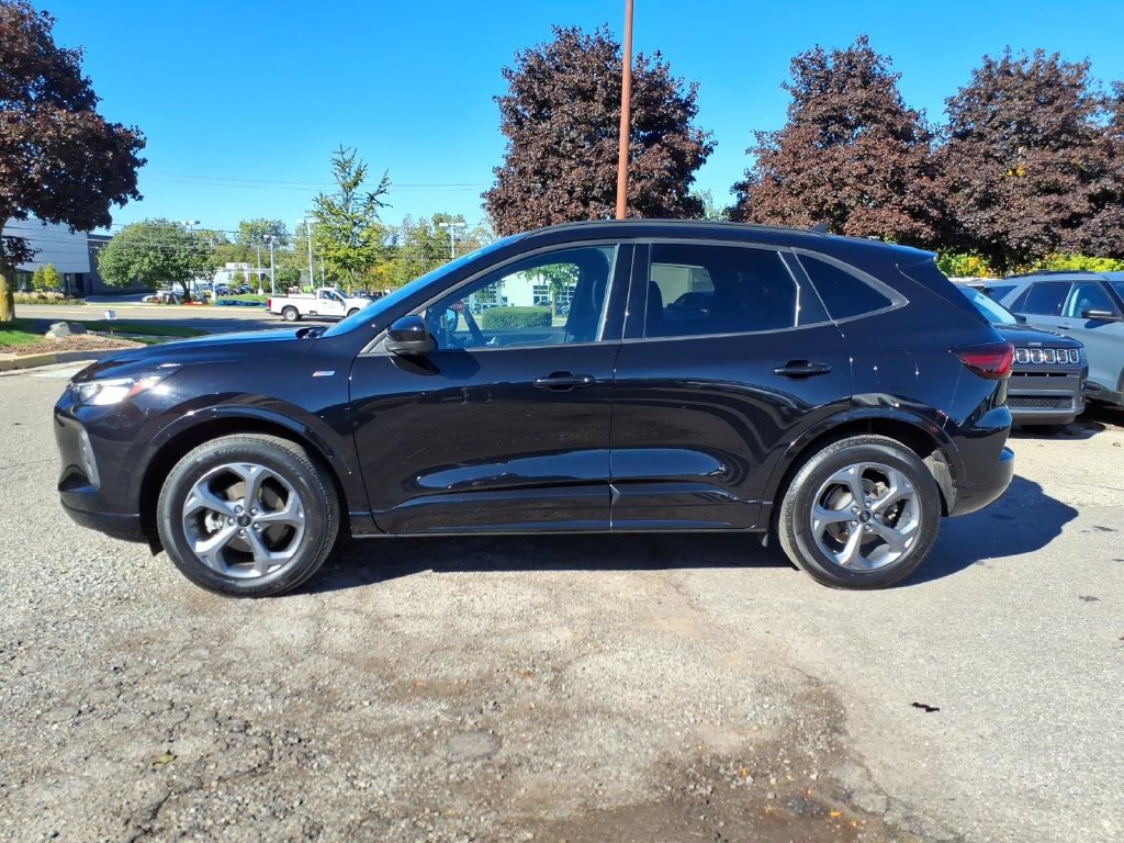 Used 2024 Ford Escape ST-Line Select w/ Tech Pack #2 AWD/4WD image 2