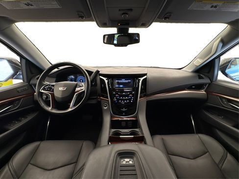 Used 2020 Cadillac Escalade 2WD image 25