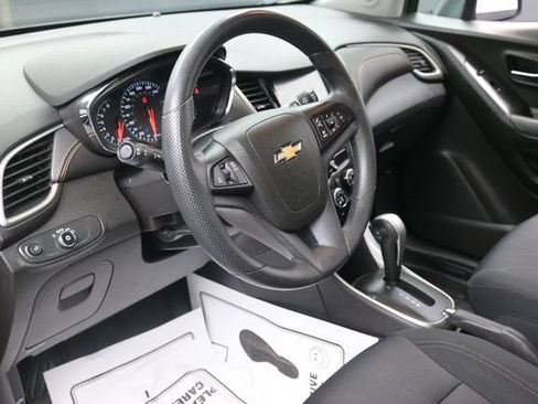 Used 2017 Chevrolet Trax LT FWD image 14