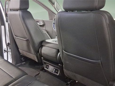 Used 2025 GMC Sierra 1500 SLT image 16