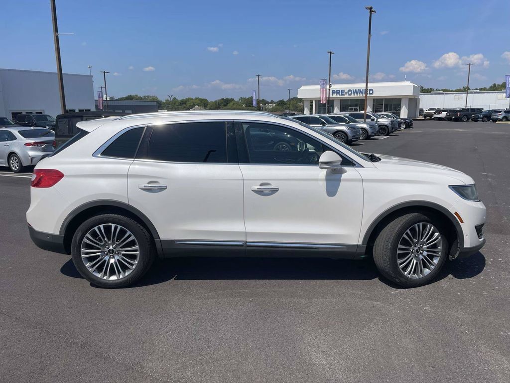 Used 2016 Lincoln MKX Reserve w/ Technology Package AWD/4WD image 2