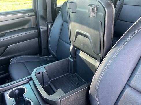 Used 2023 GMC Yukon XL SLT w/ SLT Premium Package AWD/4WD image 18