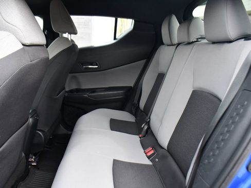 Used 2019 Toyota C-HR XLE FWD image 19