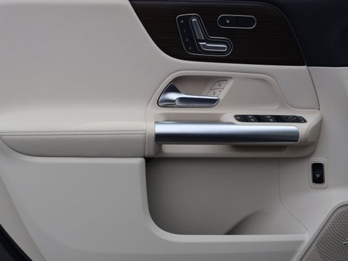 Certified 2025 Mercedes-Benz GLA 250 image 13