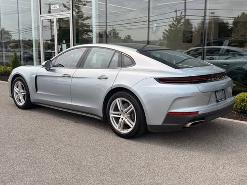 Used 2024 Porsche Panamera RWD image 4
